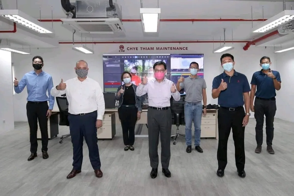 Chye Thiam Maintenance staff and Deputy Prime Minister Heng Swee Keat at the command centre during his review, November 2021.