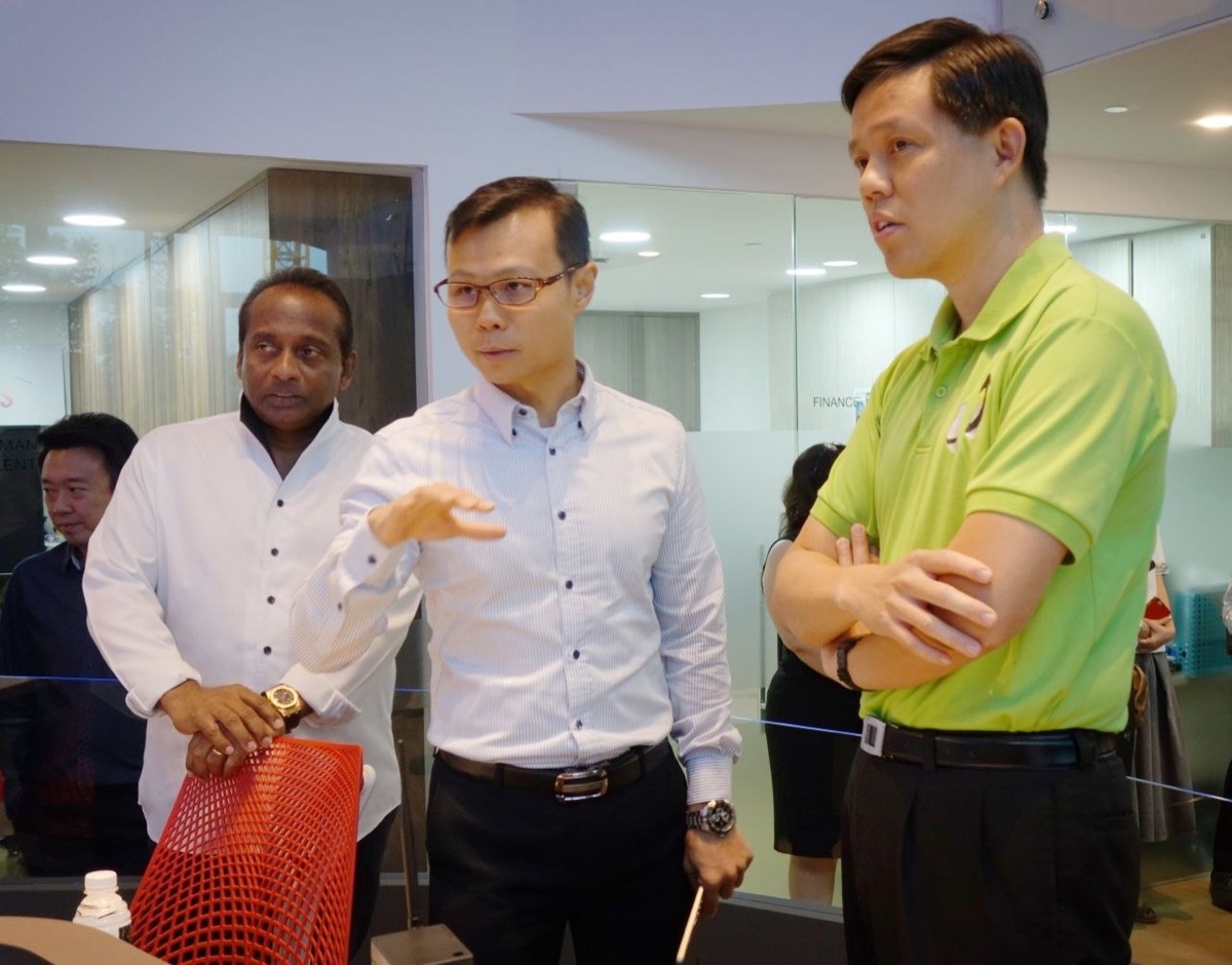 Terence Kok with Mr Chan Chun Sing, then Minister in the Prime Minister's Office, at PestBusters, 2017.